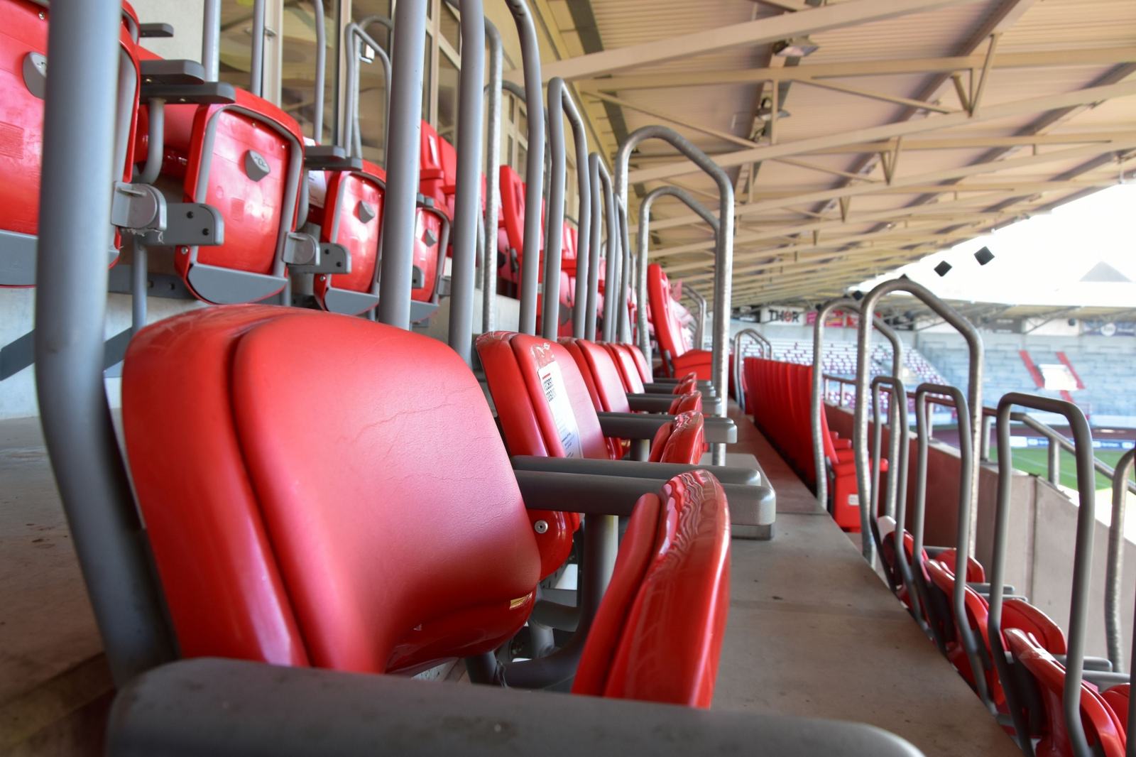 Rote Sitze im Steigerwaldstadion