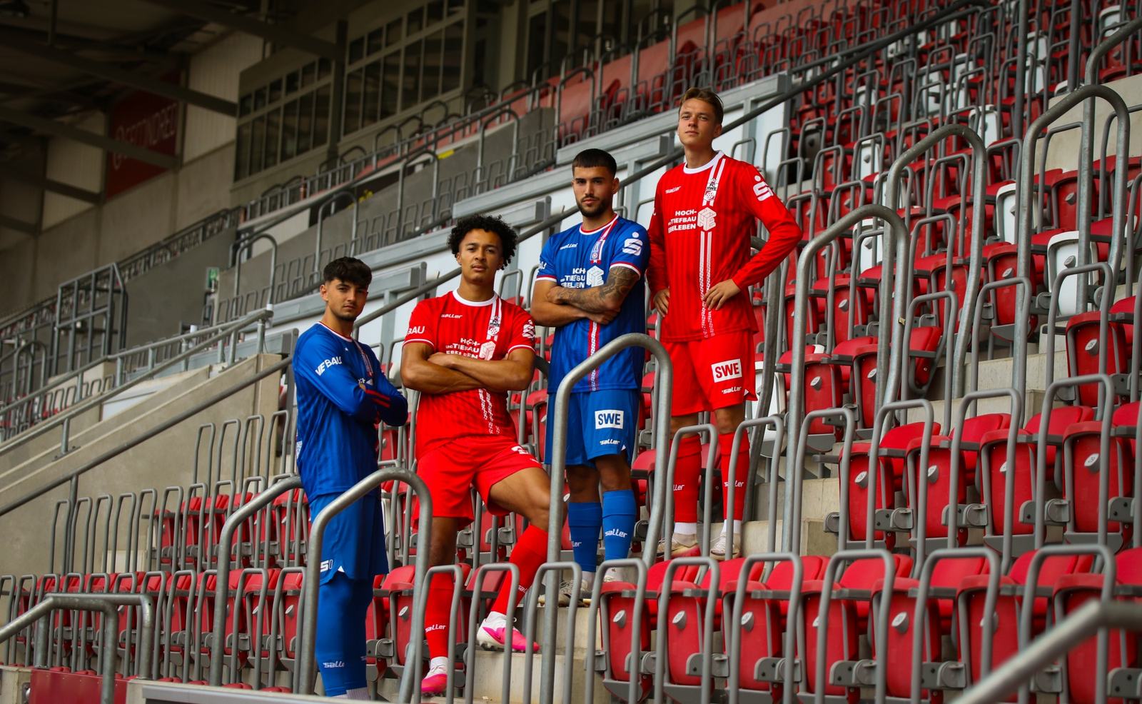 Spieler in den neuen Trikots